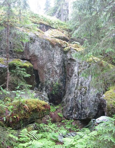 Lammen rannassa on entinen huonokuntoinen savusauna sekä vanha nuottakota, joka on siirretty paikalle Kallaveden puolelta. Osayleiskaava-alue sijoittuu pitkän ja kapean Kivilammen molemmin puolin.