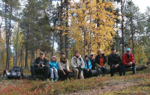 Naisten ja lasten linturetki 19.5.2012 Ruskaretki Itä-Lappiin Linturetkellä Selkäsarvessa Oikea Tuomo Miettunen Linturetkemme suuntautui Tornion Alkunkarinlahden lintutornille.