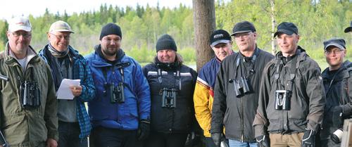 Tervolassa näytti lentelevän metsänraja yllä kurkiparvi, joka haeskeli laskeutumispaikkaa pelloille, jotka ovat niille olleet vuosittaisia kokoontumispaikkoja muuttomatkallaan.