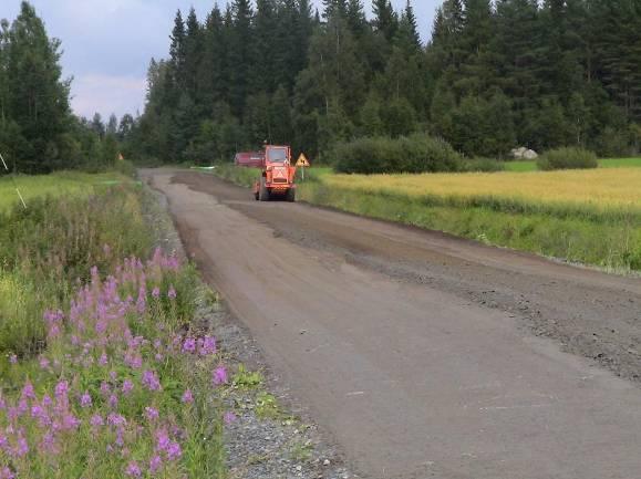 5 Koekohteen oikealla kaistalla, noin metri tien reunasta renkaan ajouralla, kohdissa pl 77, 79, 81, 835, 86 ja 865 oli tehty DCP-laitemittaukset 12.8.28.