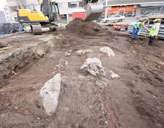 Vanhojen valokuvien perusteella kyseessä oli ilmeisesti rakennuksen eteläkulmassa ollut ulko-ovelle johtanut portaikko.