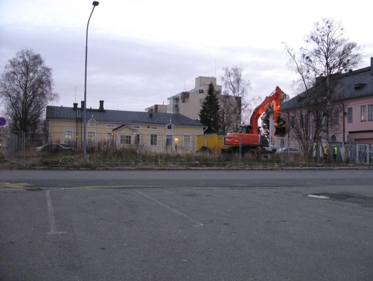 lisärakennuksen myötä. Kirjallisten lähteiden mukaan tontin piharakennuksissa olivat 1860-luvulla ainakin pesutuvat, liiterit ja käymälät. Nykyisin Avelan talo kuuluu Tornion kaupungille.