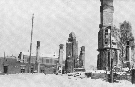 Talvisodan aikana Vaasaa pommitettiin useita kertoja, jolloin myös kasarmialue sai osumia, ja mm.