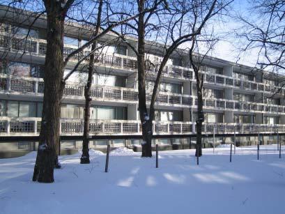 21 Korsholmanpuistikon ja Raastuvankadun kulmaan valmistui vuonna 1967 asuintalo (nro:63) arkkitehti Aino Kallio-Ericssonin piirustusten mukaan. Valokuva: Katarina Andersson 2006. 5.