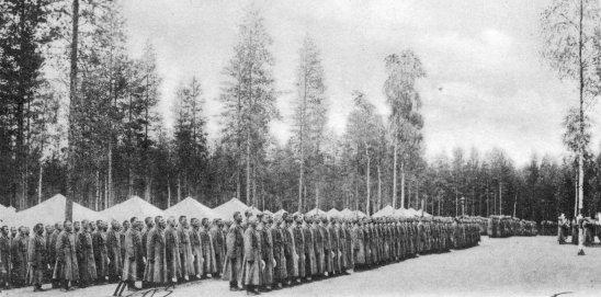 22 Ennen kuin Suomessa alettiin laajemmin rakentaa sotilaskasarmeja 1800-luvun loppupuolella, sotilaita voitiin majoittaa telttoihin tai yksinkertaisiin kojuihin.