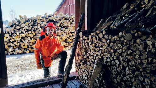 Vuonna 1983 Paavo lunasti tilan vaimonsa kanssa ja jatkoi tilan hoitoa. Metsänhoitokursseja on tullut käytyä maatalouden peruskoulutuksen lisäksi muutamia.