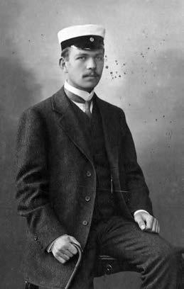 ^ Lennart Oesch kirjoitti ylioppilaaksi 1911 ja opiskeli luonnontieteitä Helsingin yliopistossa 1911 1915. Kuva Klaus Oesch.