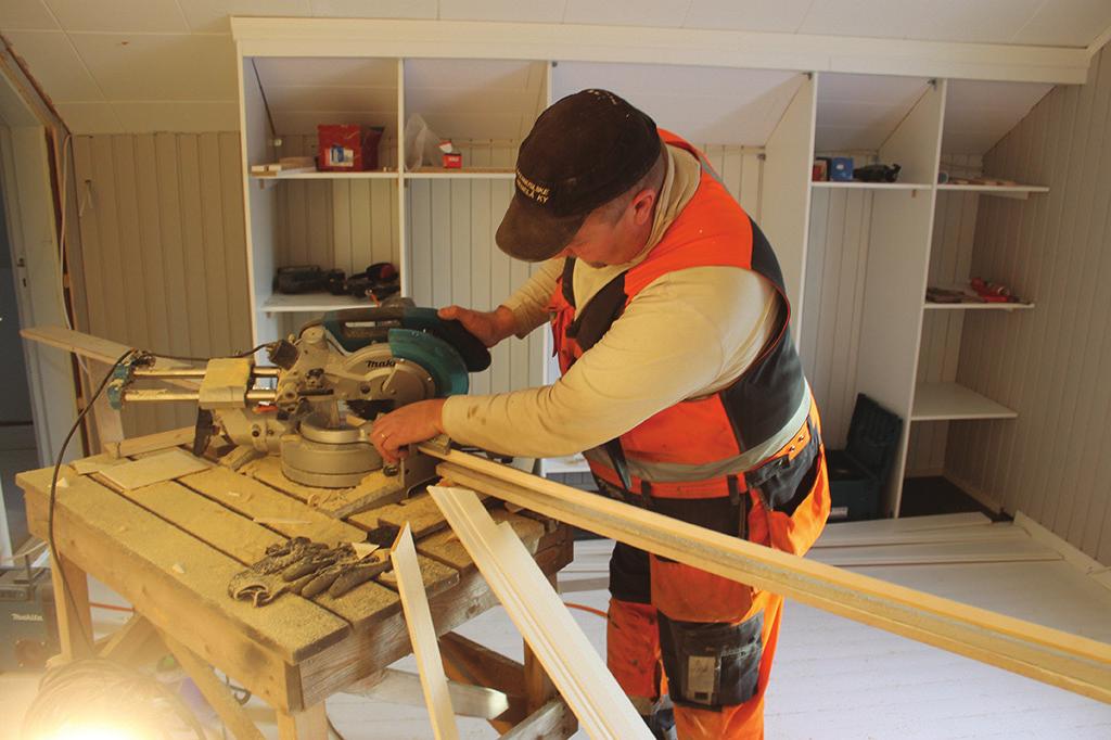 Iikkalalle uudet omistajat Alkuaan Iikka Karsik Talo siirtyi Matti Haapajoen asunnoksi kohnut rakennus siirtyi aikanaan kunnan ja Paula Pfäfflin haltuun. omistukseen.