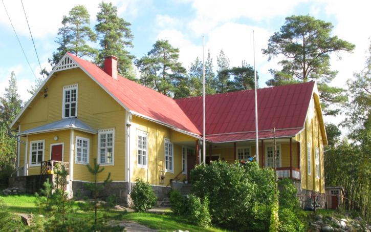 Etsitään ratkaisuja, joilla kunnan tilat saadaan tehokkaasti kyläläisten käyttöön ja joilla yhdistysten kylä- ja seurantalojen tulevaisuus turvataan 6.
