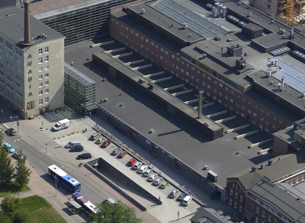 rakennuksen syvän rungon ja teknisten ominaisuuksien johdosta.