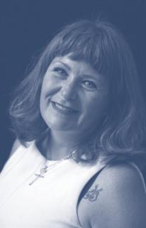 Yhteiskunta, kulttuuri, filosofia 7 FT LIISA VÄISÄNEN on symbolitutkija, suosittu ja innostava taidehistorian luennoitsija, matkaopas, Italian ja Espanjan tuntija Marco Peretto on hänen puolisonsa,