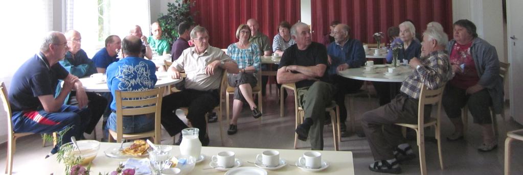 kyläkahvit Kyläyhdistys on kutsunut kyläläisiä, niin nykyisiä, kuin entisiäkin yhteiseen kahvihetkeen kerran kuussa.