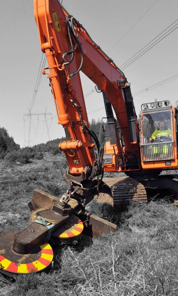 MUISTA VAROETÄISYYS ILMAJOHTOIHIN SÄHKÖ HYPPÄÄ! Vuosittain on sattunut vakavia vahinkoja, kun kuorma-auton lava tai nosturi, pumppuauton puomi tai metsätraktorin kuormain on osunut ilmajohtoon.