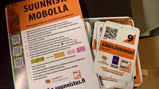 tapahtuu ilmaiseksi ladattavalla älypuhelinsovelluksella ja se toimii Windows Phone, Android ja iphone-puhelimilla. Älypuhelimessa on suunnistajan kartta, kompassi ja leimauslaite.