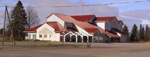 Kirppispaikan varaus kotikyläyhdistyksen numerosta 045 884 3685 tai sp. kotiseututalo@ revonlahti.com Kahvila auki myynnissä hernekeittoa, makkaraa, kahvia ja vohveleita.