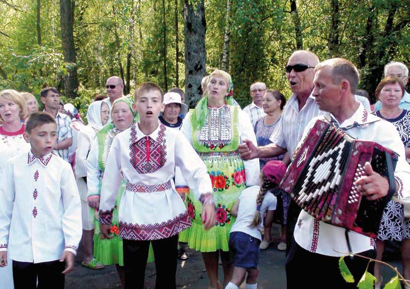 Evankeliumi tavoittaa mareja laulujen kautta Omakielisessä Sanassa kuulen Jumalan äänen Sen jälkeen kun raamatunkäännöksiä 1990-luvulla ilmestyi, alkoi syntyä marinkielisiä hengellisiä lauluja,