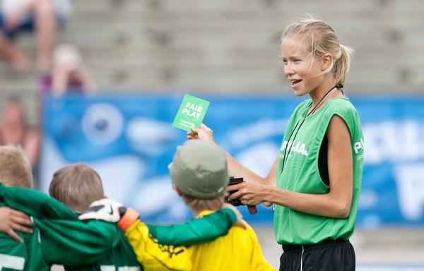 huomiota erityisesti kaksikielisillä alueilla, joissa viestintä ja koulutustarjonta tapahtuu molemmilla kielillä.