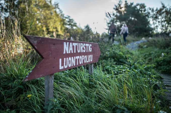 Jouni Lappi/Kuvastamo Lähde retkelle! Saariston vaellusreitit kulkevat ainutlaatuisessa, jännittäviä tarinoita menneestä ja nykyisyydestä kertovassa saaristomaisemassa.