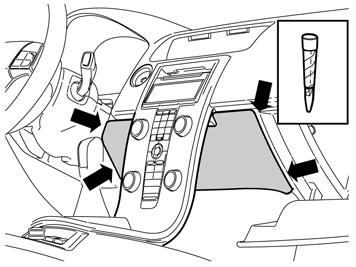 7 Avaa käsinelokero. Kampea paneeli varovasti irti keskikonsolin sisäpuolelta muovilastalla. Se on kiinnitetty kahdella kiinnittimellä kummaltakin lyhyeltä sivulta.