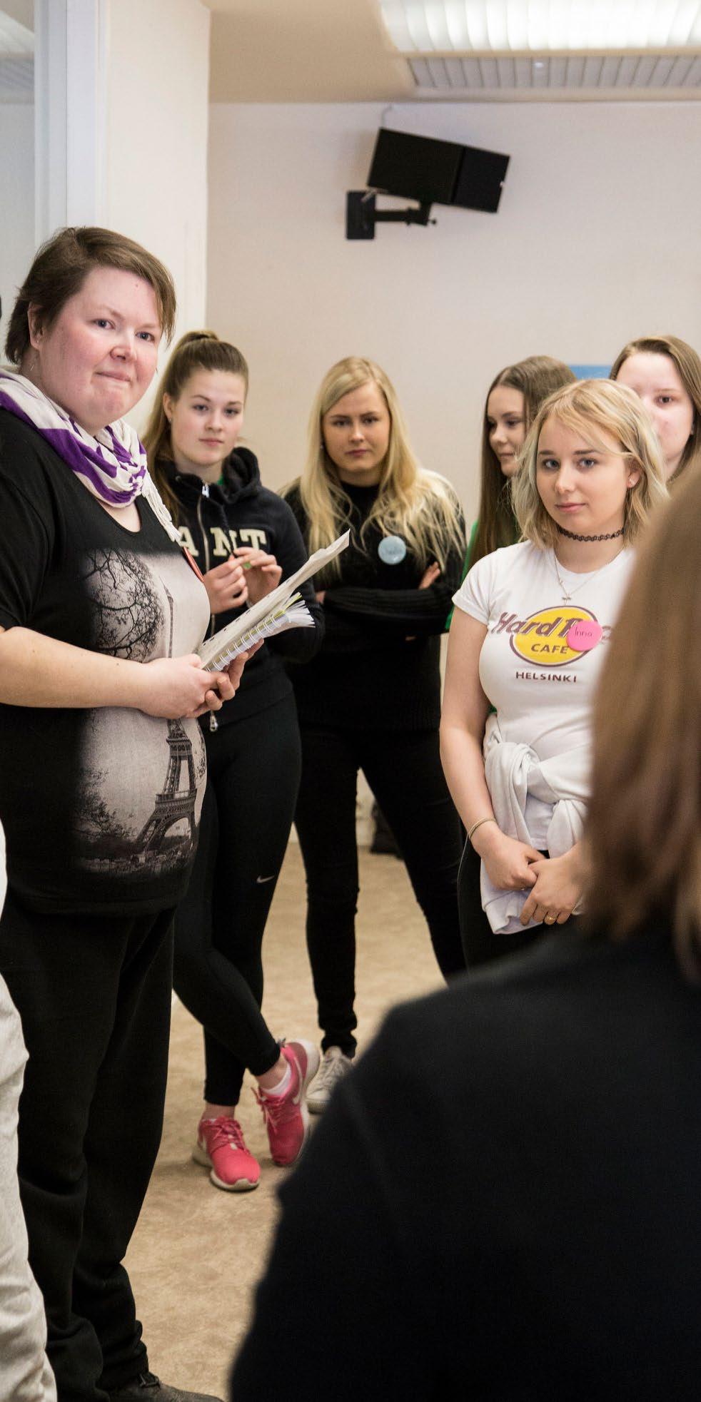 TULKIN AMMATTILLINEN OSAAMINEN on sisäistänyt laadukkaan tulkkaustoiminnan ja käännöstyön periaatteet ja osaa toimia niiden mukaisesti osaa analysoida toimeksiantoja ja omaa ammatillista osaamistaan