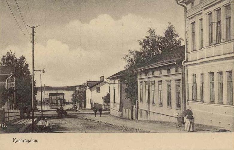 11 että myrskyllä merivesi nousi kastelemaan rakennuksia. Sandås joutui ajamaan saarelle täytemaata. 6 Kivenmurskaamo myytiin tuottamattomana huutokaupalla vuonna 1891.