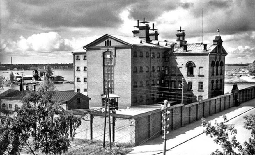 15 Kuva 15. Vankila ja sen vasemmalla puolella näkyvä Räätälinsaari rakennuksineen. Kuva Pohjanmaan museo. Kuvaaja ja kuvausvuosi ei tiedossa. 9. Kenttätyöt 9.1. Viistokaikuluotaus Kenttätyöt suoritettiin 26.