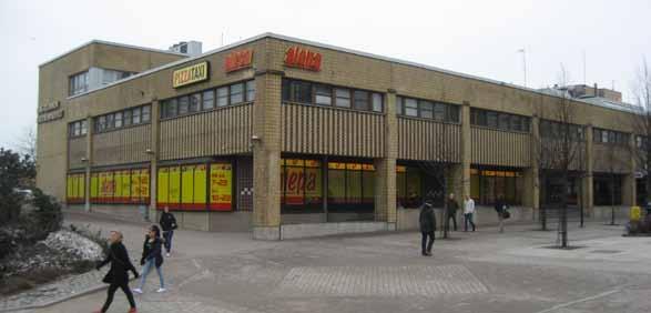 5. Päivittäistavarakaupan kehitys myymälätyypin mukaan Espoossa. Päivittäistavarakauppojen nimikirjo on ollut suuri.