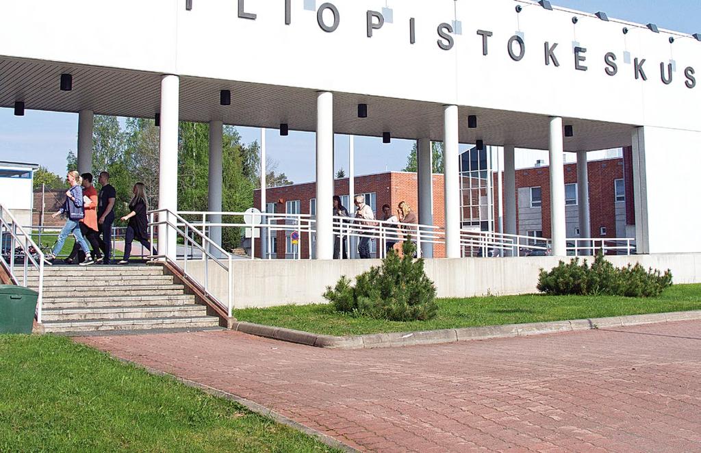 Humanistis-yhteiskuntatieteellisen tiedekunnan oppiaineet Humanistis-yhteiskuntatieteellisen tiedekunnan oppiaineet Sosiaalityön perusopinnot 25 op Hanki peruspaketti sosiaalitieteistä ja