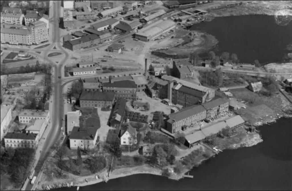 Kulttuuriympäristöpalvelut Hämeenlinnan kaupunki 15 (29) Verkatehtaan historiikissa kuvataan rakennusvaiheita.