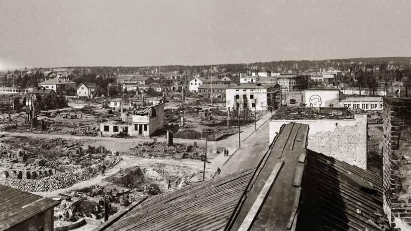 Rovaniemen kauppala 1945. Kuva: Reino Sarvola. Jälleenrakennus Lapin sodan päätyttyä 1945 alkoi evakuoitujen paluu kotiseuduille.