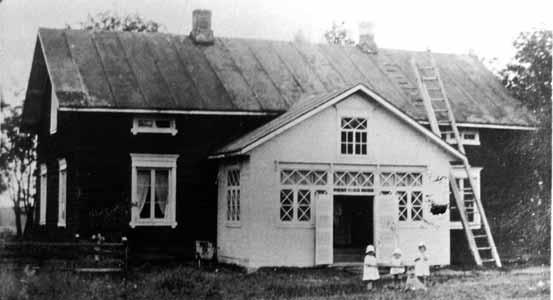 2 Vuonna 1860 Collegium Medicum määräsi perustettavaksi apteekin Kemin pitäjään. Kemin apteekkari Skippari avasi 1900-luvun alussa haaraliikkeen myös Tervolassa.