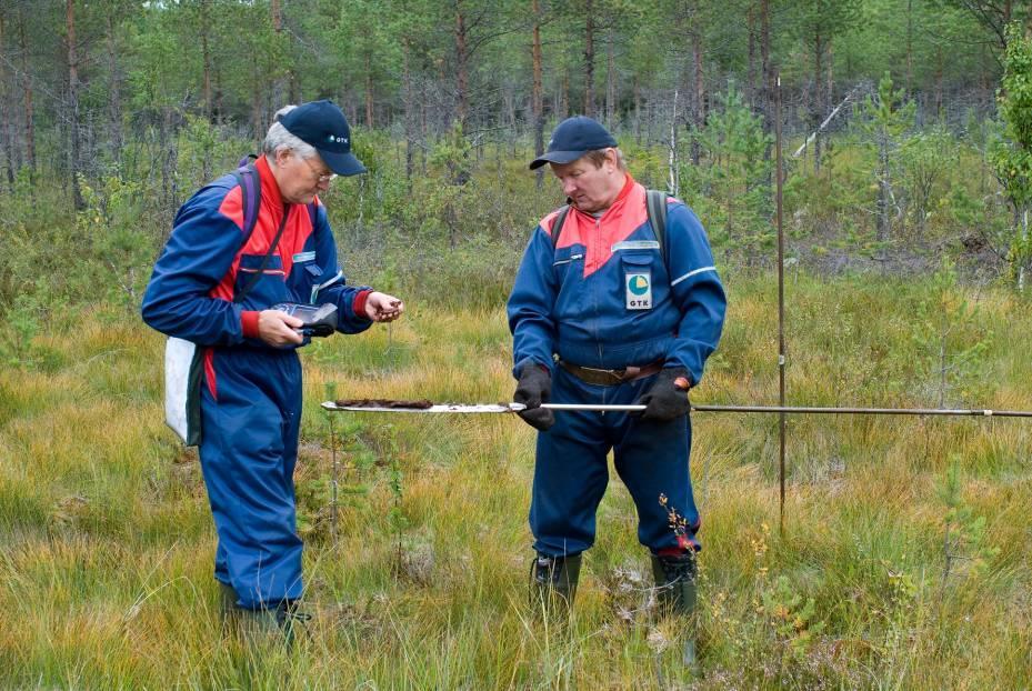 GTK:n turvevarojen kartoitusta maastossa GTK