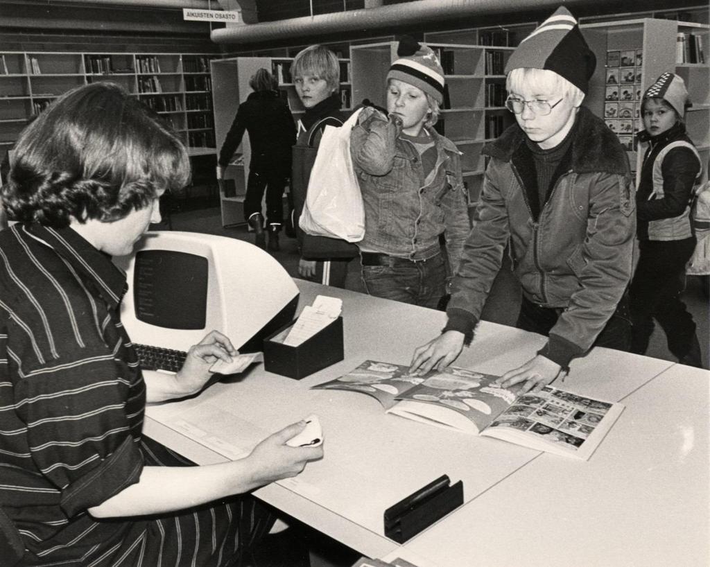 Rajakylän kirjastossa otettiin vuonna 1978