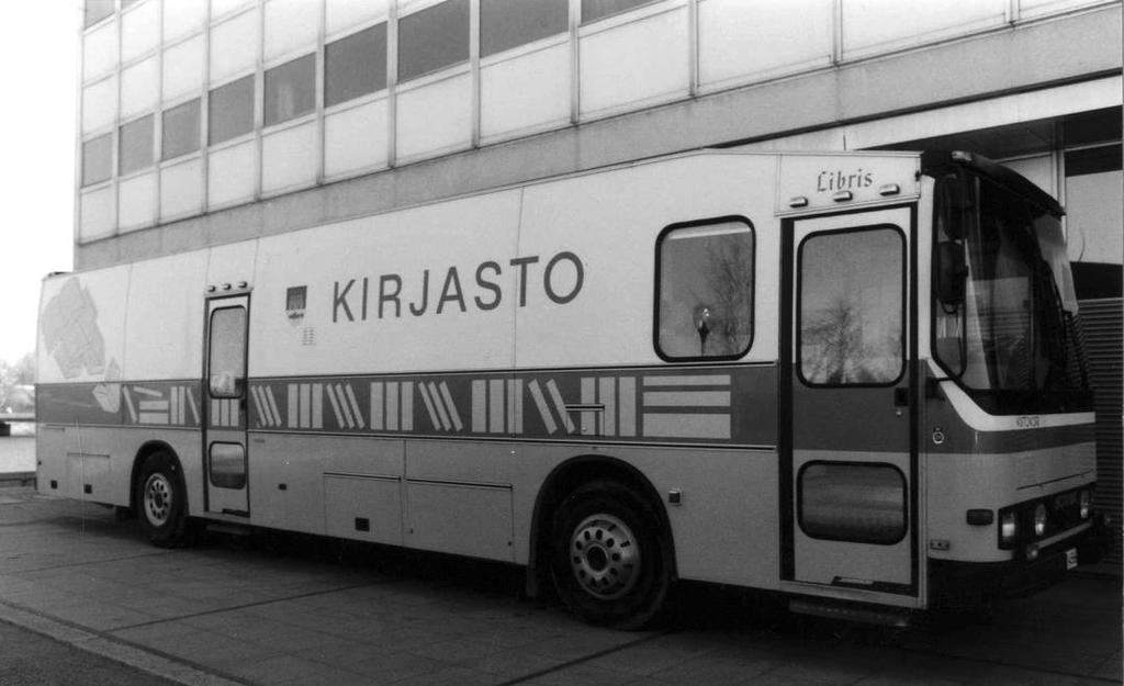 Vuonna 1990 kirjastoautoon saatiin tietokoneet.