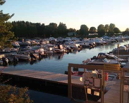 Kaikki veneet on myös joka kesä pienemmästä isompaan katsastettava. Katsastamattomia veneitä ei hyväksytä seuraavana vuonna laitureille.