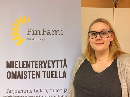 ANNIINAN KOKEMUKSIA FINFAMI SATAKUNTA RY:N HARJOTTELIJANA Olen Anniina Kaukonen, kolmannen vuoden sosionomi opiskelija Satakunnan ammattikorkeakoulussa.