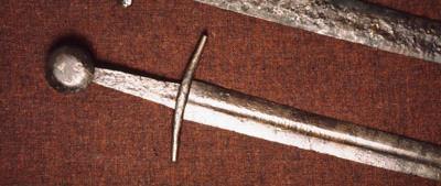 esineiden erisnimet) 1 2 3 1. Metallista esineeksi, 2. saviastiasta hautauurnaksi, 3.