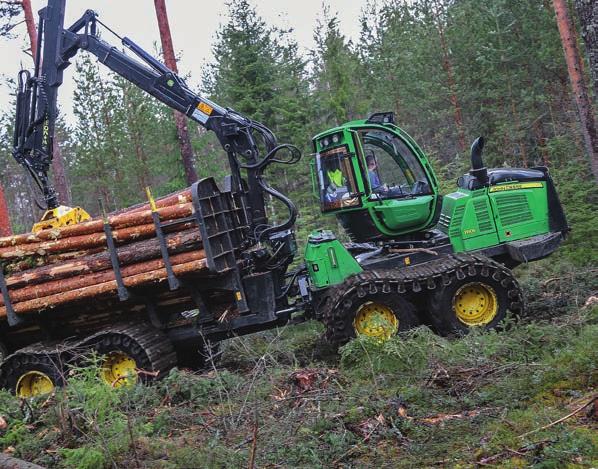 KUORMA PÄÄLLÄ, TELAT ALLA. Ei se uppoa, vaikka tässä kohtaa nyt ei suoranaisesti suolla mennäkään.