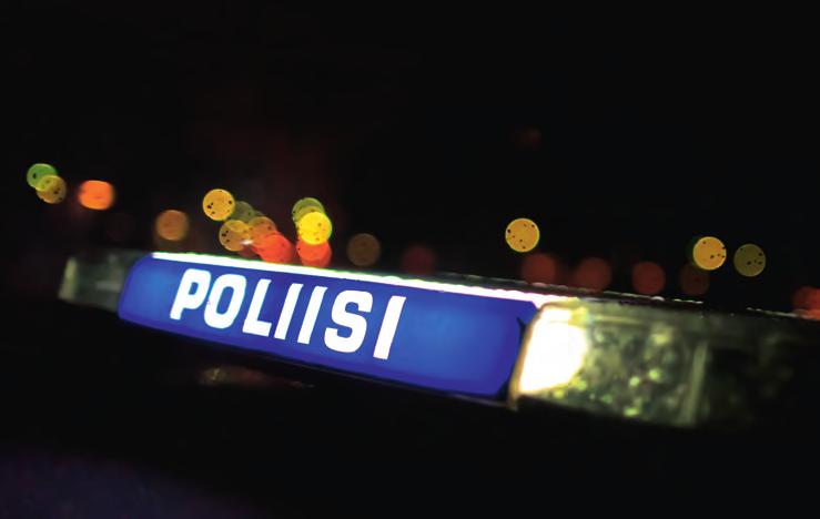 SISÄLTÖ Poliisiylijohtajan katsaus... 3 Valvonta ja hälytys... 4 Rikostorjunta...10 Lupahallinto...16 Kansainvälinen yhteistyö...20 Henkilöstö ja koulutus.