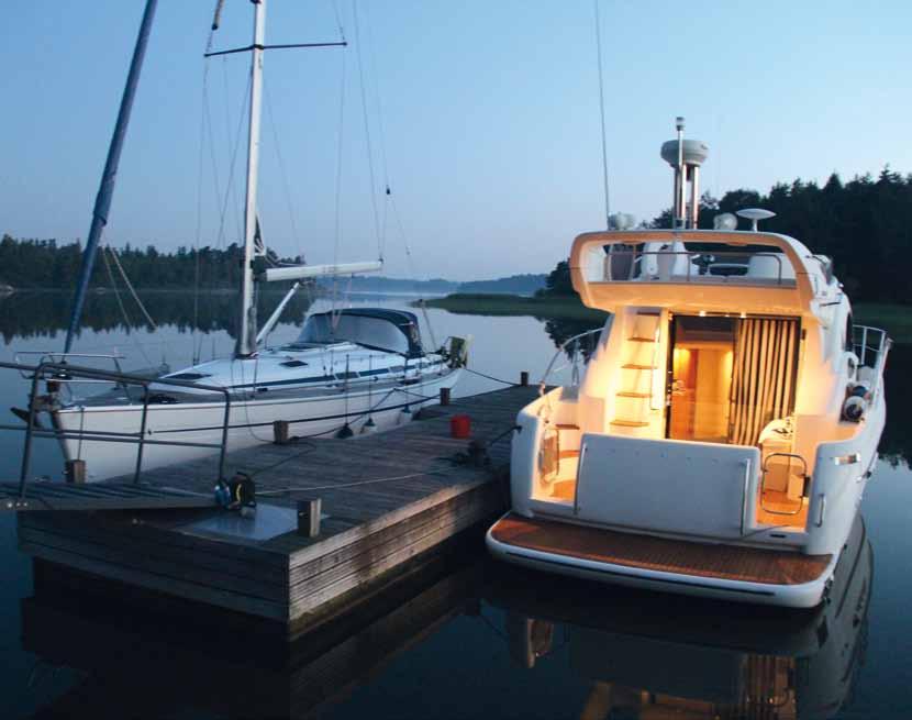 Veneen sähköistäminen Nauttiaksesi veneilystä on sinun huolehdittava siitä että akustosta löytyy virtaa. Purjeveneilyssä moottorin käyttäminen akkujen lataamiseen ei ole mukavaa.