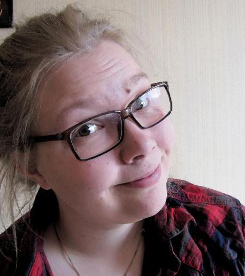 Ryhmiä ohjatessani olen huomannut toiminnan olevan todella tunnerikasta. Koen ohjaajana ryhmän olevan yhtä suurta perhettä, vaikka eroja on niin iässä, elämäntilanteessa kuin myös kulttuurissakin.