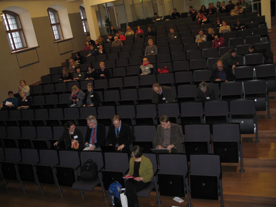 Kuva Anu Niemelä Lounaan jälkeen auditorioon kokoontui hieman harvalukuisempi joukko: