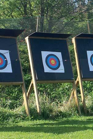 fi FRISBEE- JA FUTISGOLF Maaniittu-Ihantolan liikuntapuisto Frisbeegolfia, 9-väyläinen rata. Parkkialue Maaniitun koulun parkkipaikalla, Heikkiläntie 23. Maksuton.