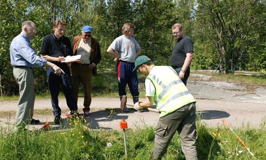 Rajaamistoimitus (1) olemassa olevan tiealueen rajat merkitään maastoon tiealue rajataan noin 2 metrin päähän ojan tai tieluiskan ulkoreunasta, tarvittaessa