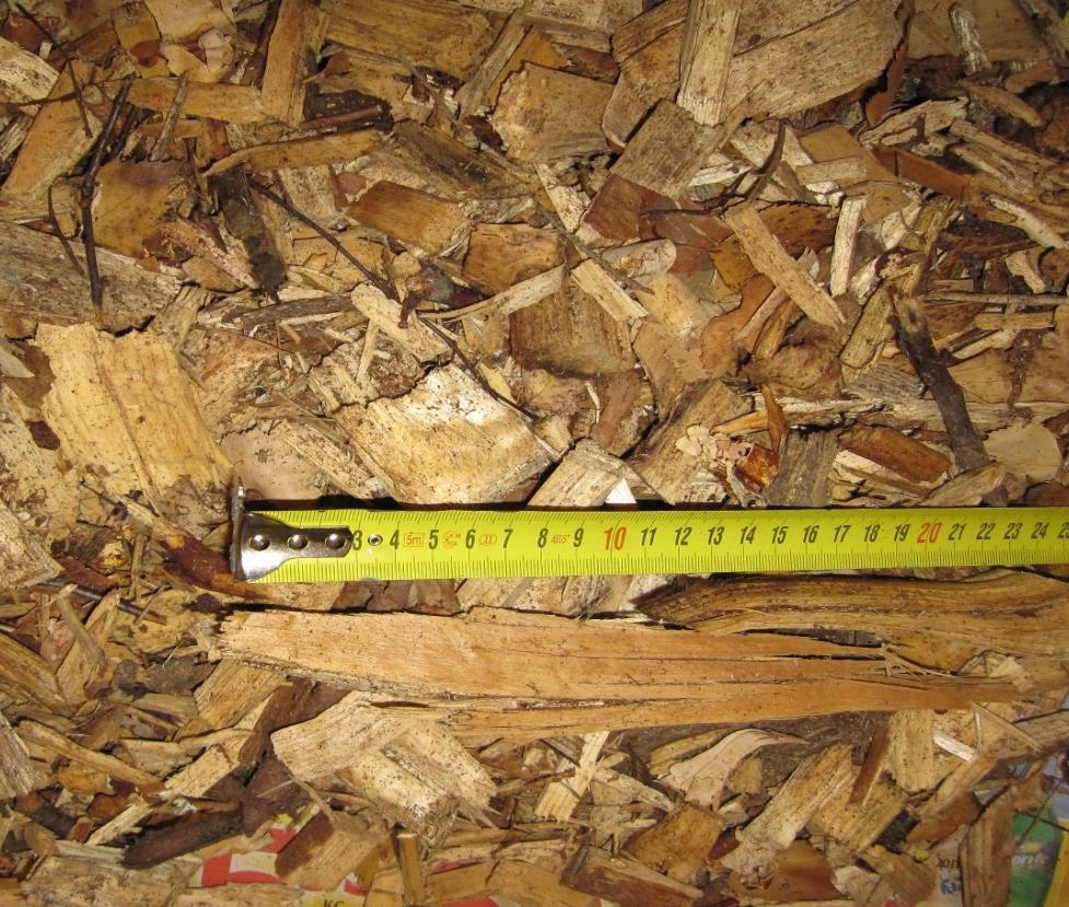 Kuva 4. Hakepalojen koossa voi olla suuria eroja. 4.3 Haketusajankohta Haketuksen ajankohta määräytyy puun kuivumisajan pituuden perusteella.