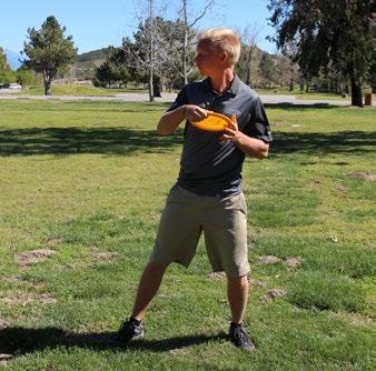Rystyheitto paikaltaan Rystyheitto on frisbeegolfin yleisin heitto. Kaikkien pelaajien tulee osata heittää rystyltä. Rystyheiton etuja ovat hyvä kontrolloitavuus ja pitkä hallittava vetovaihe.