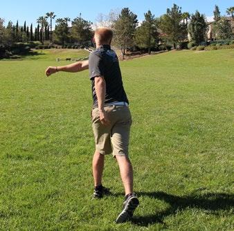 Koska frisbeegolfin heittoliike on dynaaminen, on tärkeää, että missään vaiheessa polvet eivät ole ns. lukossa. Heittoliike lähtee aina jaloista.