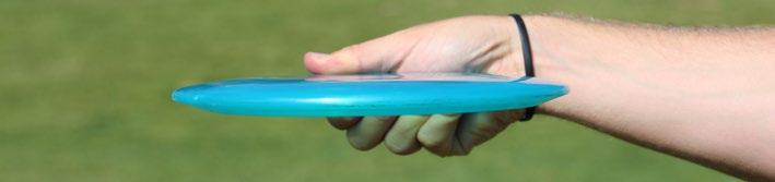 FRISBEEN HEITTÄMISEN PERUSASIOITA Yksi frisbeegolfin hienouksista on se, että frisbeetä voidaan heittää monenlaisin heittolinjoin.