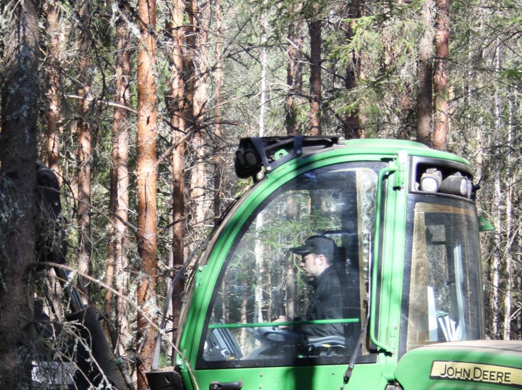 Koneenkuljettajan hyvä ammattitaito merkittävin keino kausivaihtelun vähentämiseksi Selvityksen koko vastaajajoukon mielestä puunkorjuukoneiden kuljettajien hyvä ammattitaito on merkittävin keino