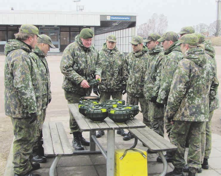 Pääosan vuodesta 2012 hän palveli Afganistanissa Regional Command Northin esikunnassa apulaisoperaatiopäällikkönä. - Esikuntavuosien jälkeen paluu Vekaranjärvelle tuntuu todella hyvältä.